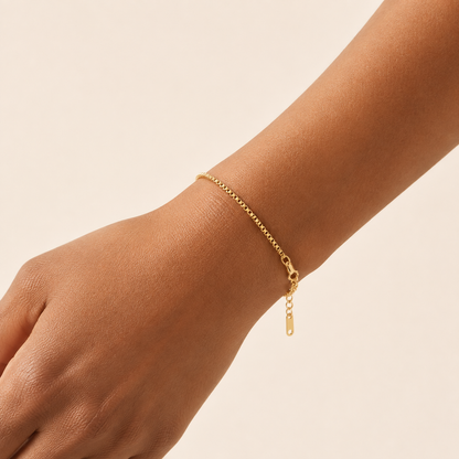 Close-up of the Renna Box Chain Bracelet worn on the wrist