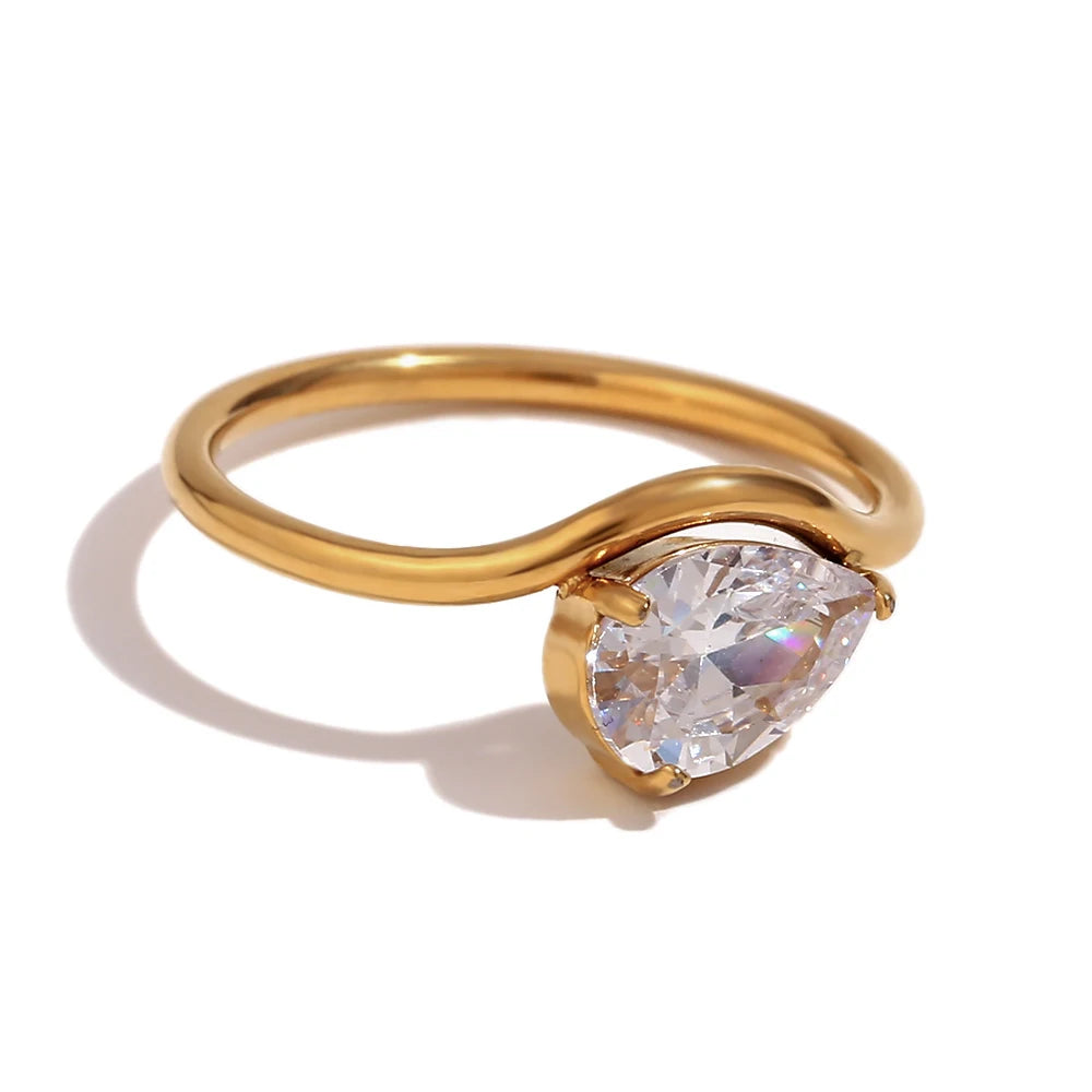 Noémie Floating Zircon Ring in Drop on a white background